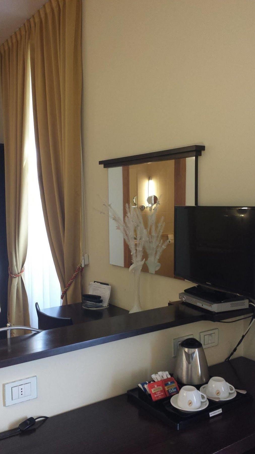 Hotel Due Colonne Каляри Екстериор снимка